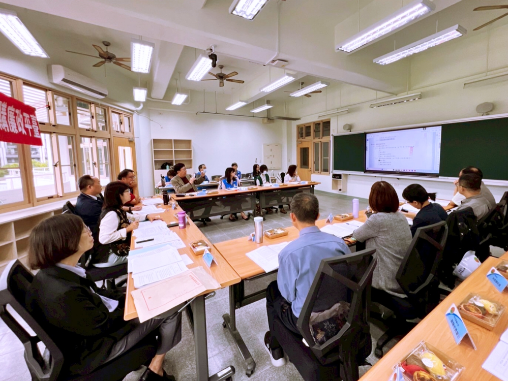 外聘委員陳輝發老師給予採購法專業意見_Fotor - 報新聞 Mega News