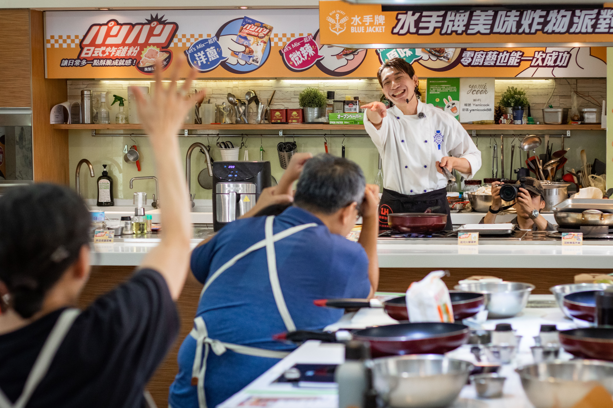 主廚也跟學員玩起機智問答,歡笑聲滿堂。圖/聯華製粉提供