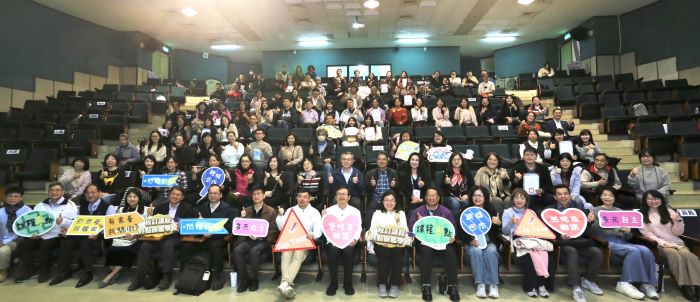 《圖說》新北市教育局今日表揚鶯歌國小、米倉國小、永吉國小與大坪國小榮獲「校訂課程亮點。〈教育局提供〉