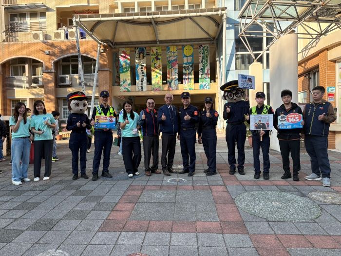 《圖說》海山分局於海山國小執行護童勤務。〈警察局提供〉