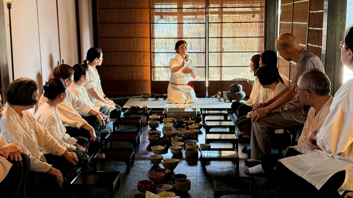 臺灣戲曲學院前進桃園大忠國小 高三生刀槍翻騰大秀真功夫 11 6