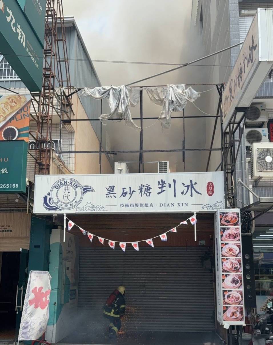 鳳山區五甲二路一處民宅發生火警，一名行動不便老翁喪命。讀者提供