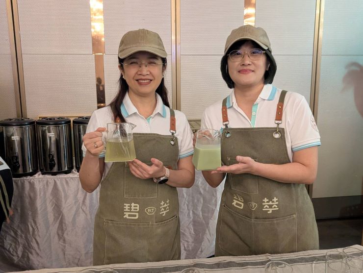 《圖說》三峽區農會引進茶改場技轉技術「次世代速萃茶飲加工技術」，將在地農產與現代手搖結合，成立「碧萃茶飲」，強化國產茶葉原料於市場競爭優勢。〈農業局提供〉