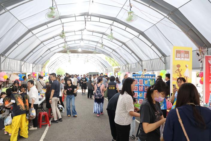 美食攤位園遊會 慰勞辛苦的警察同仁  並預祝警察節快樂