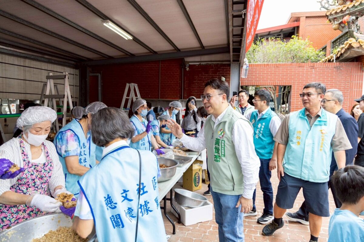 黃世杰連趕宮廟承諾挺青年!力推0到18歲津貼 喊話給年輕人機會 S 177447654 0