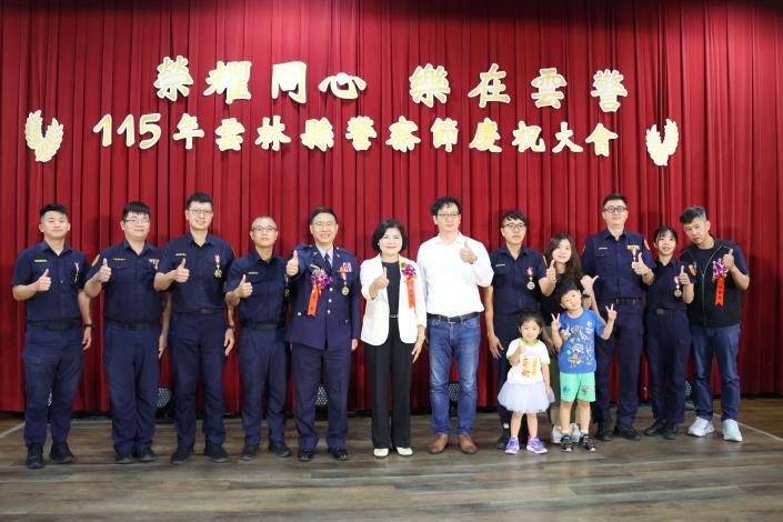 服務滿10年以上警察獎章頒贈表揚
