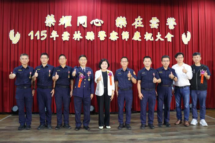 頒發服務滿20年、30年以上警察獎章