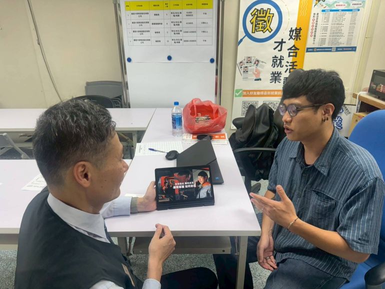 《圖說》臺北市榮服處為協助退除役官兵及眷屬順利接軌職場,拓展多元就業機會,今日攜手嘉里大榮物流公司辦理現場徵才媒合活動。〈臺北市榮服處提供〉