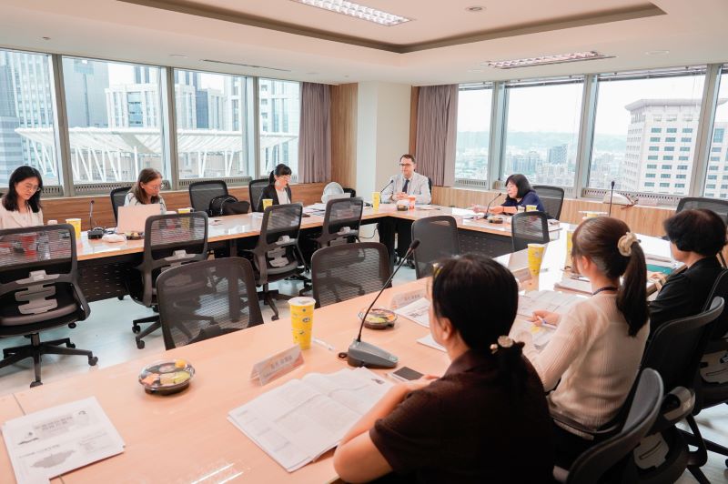 《圖說》土耳其安卡拉大學人文社會科學院社會系人口政策專家Sutay YAVUZ教授（中），於日前拜訪新北市並進行交流。〈社會局提供〉