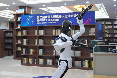 AGIBOT G2正在執行圖書館場景任務