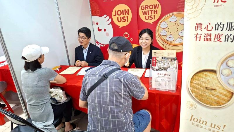 《圖說》現場面試。〈勞工局提供〉