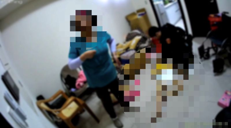 《圖說》警、民與救護人員分工合作,爭取每一分救命時間救人。〈海山分局提供〉